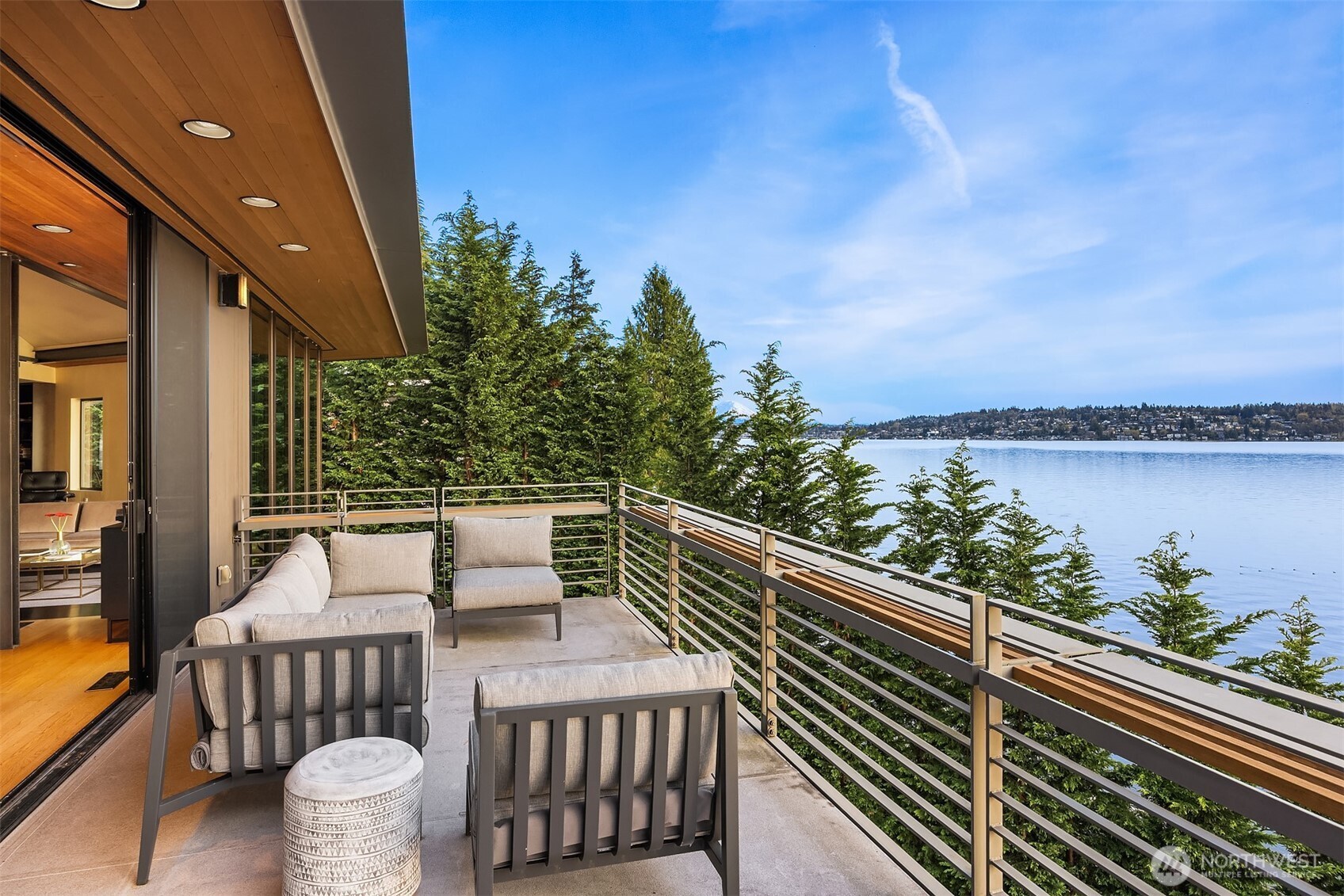 7703 West Mercer Way Mercer Island, WA 98040 - Photo 8 of 37