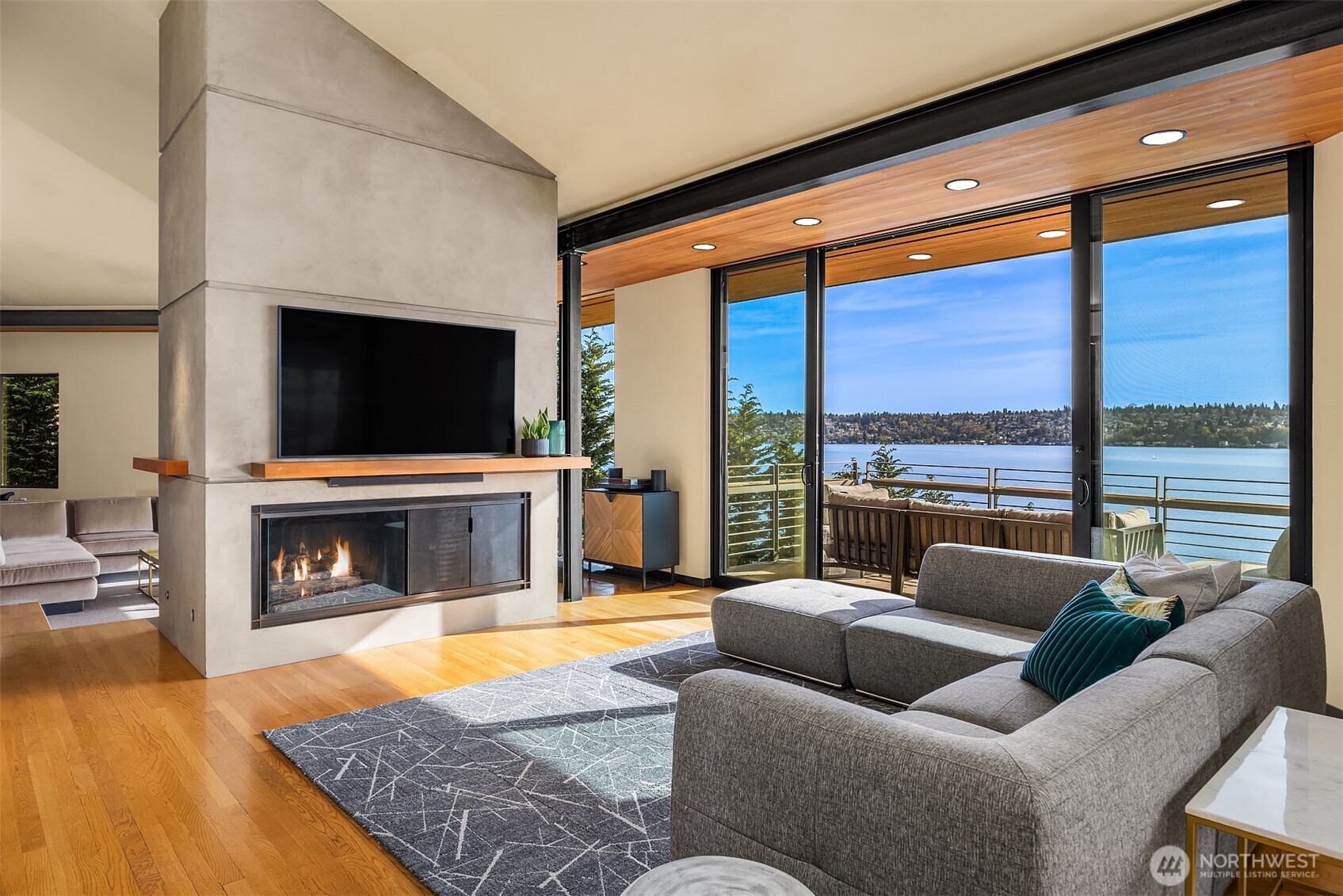 7703 West Mercer Way Mercer Island, WA 98040 - Photo 9 of 37