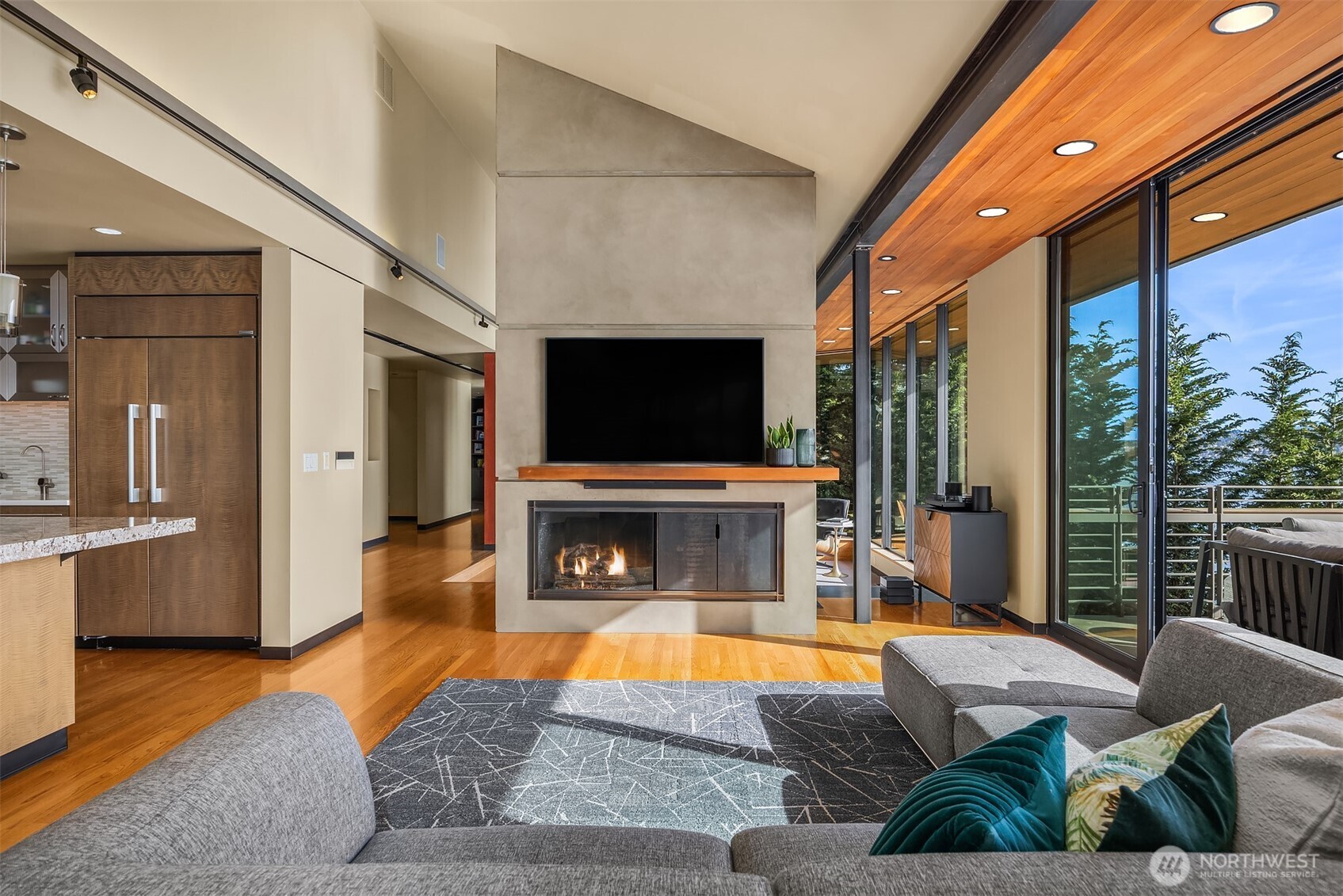 7703 West Mercer Way Mercer Island, WA 98040 - Photo 10 of 37