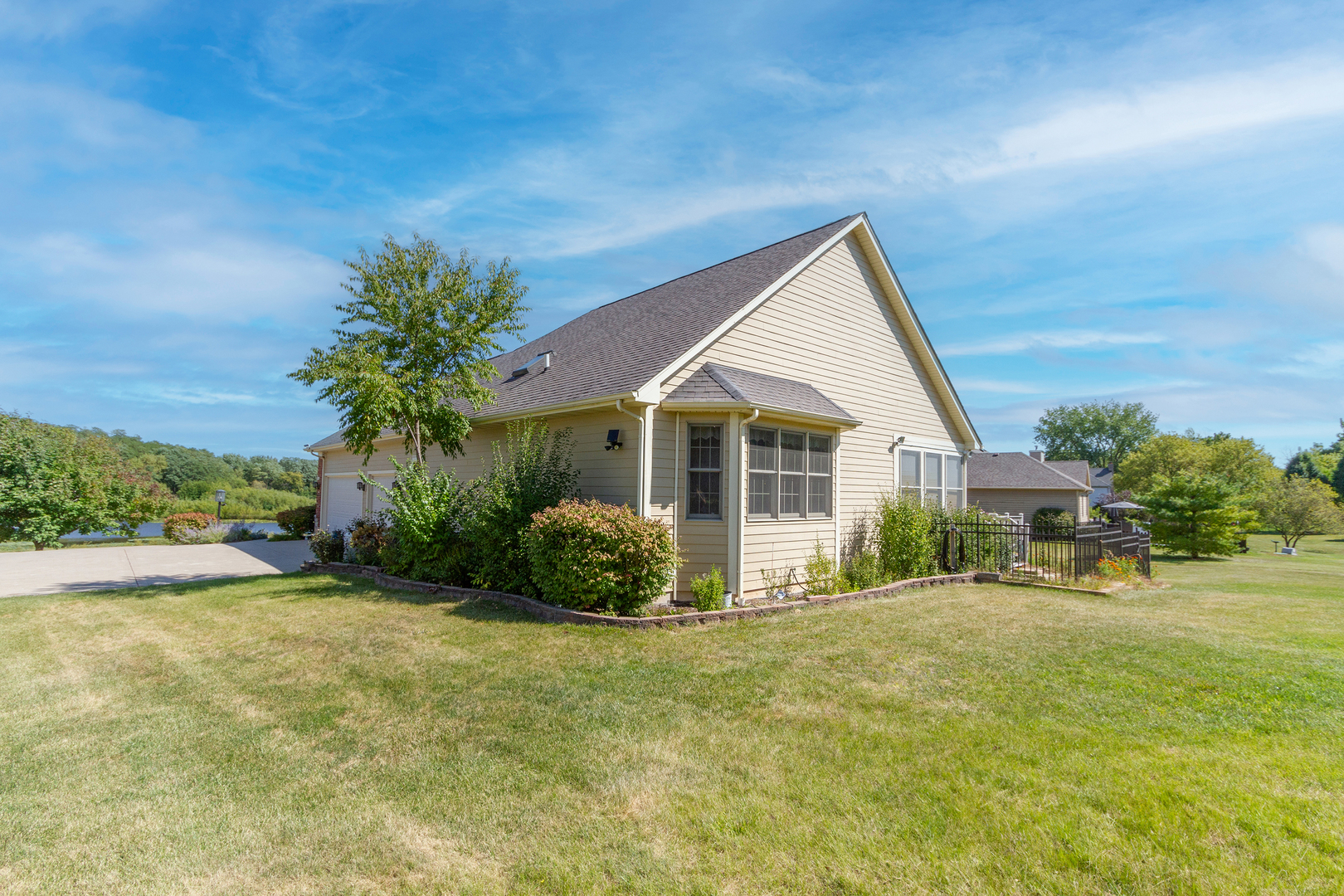 285 Valley Way Burlington, IL 60109 - Photo 34 of 40 a front view of a house with garden