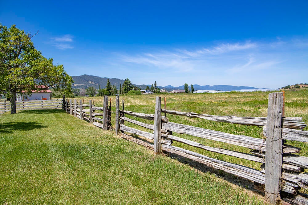 679 West Valley View Road Talent, OR 97540 - Photo 48 of 77 IMG_9366