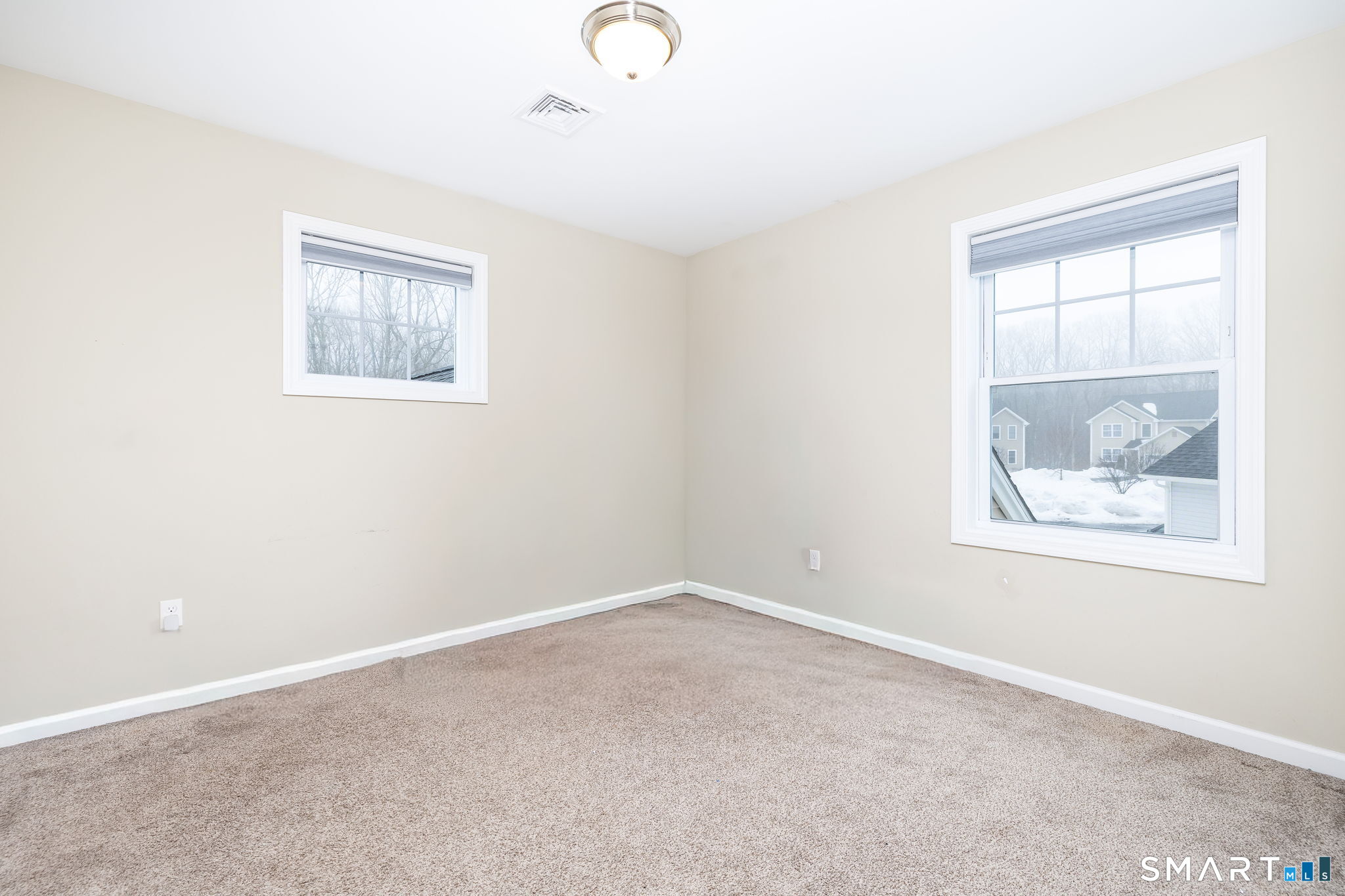 365 Allentown Road, Unit 34 Bristol, CT 06010 - Photo 21 of 43 an empty room with a window