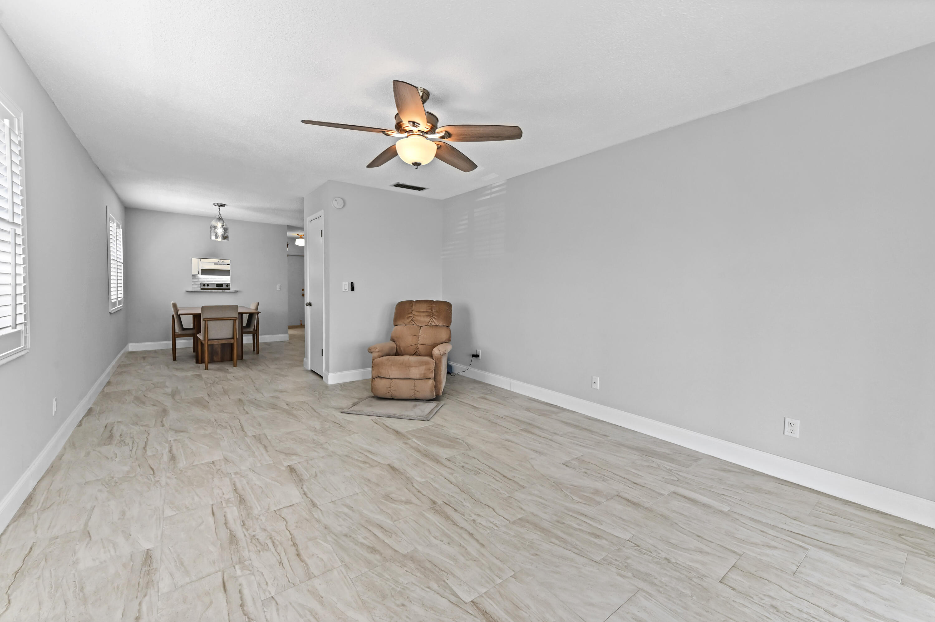 2600 Southeast Ocean Boulevard, Unit AA8 Stuart, FL 34996 - Photo 2 of 36 18 Living Room 02