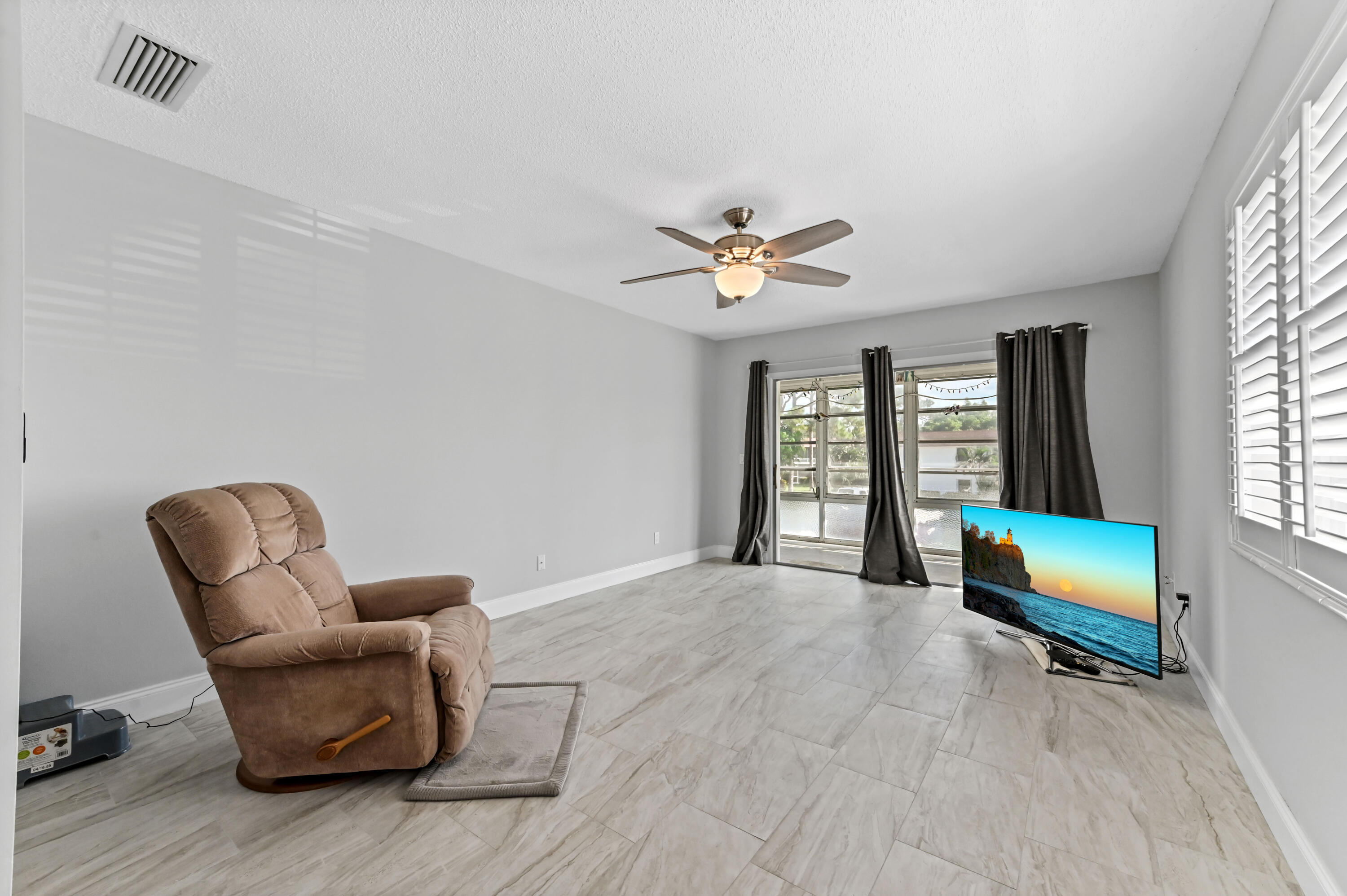 2600 Southeast Ocean Boulevard, Unit AA8 Stuart, FL 34996 - Photo 3 of 36 17 Living Room 01