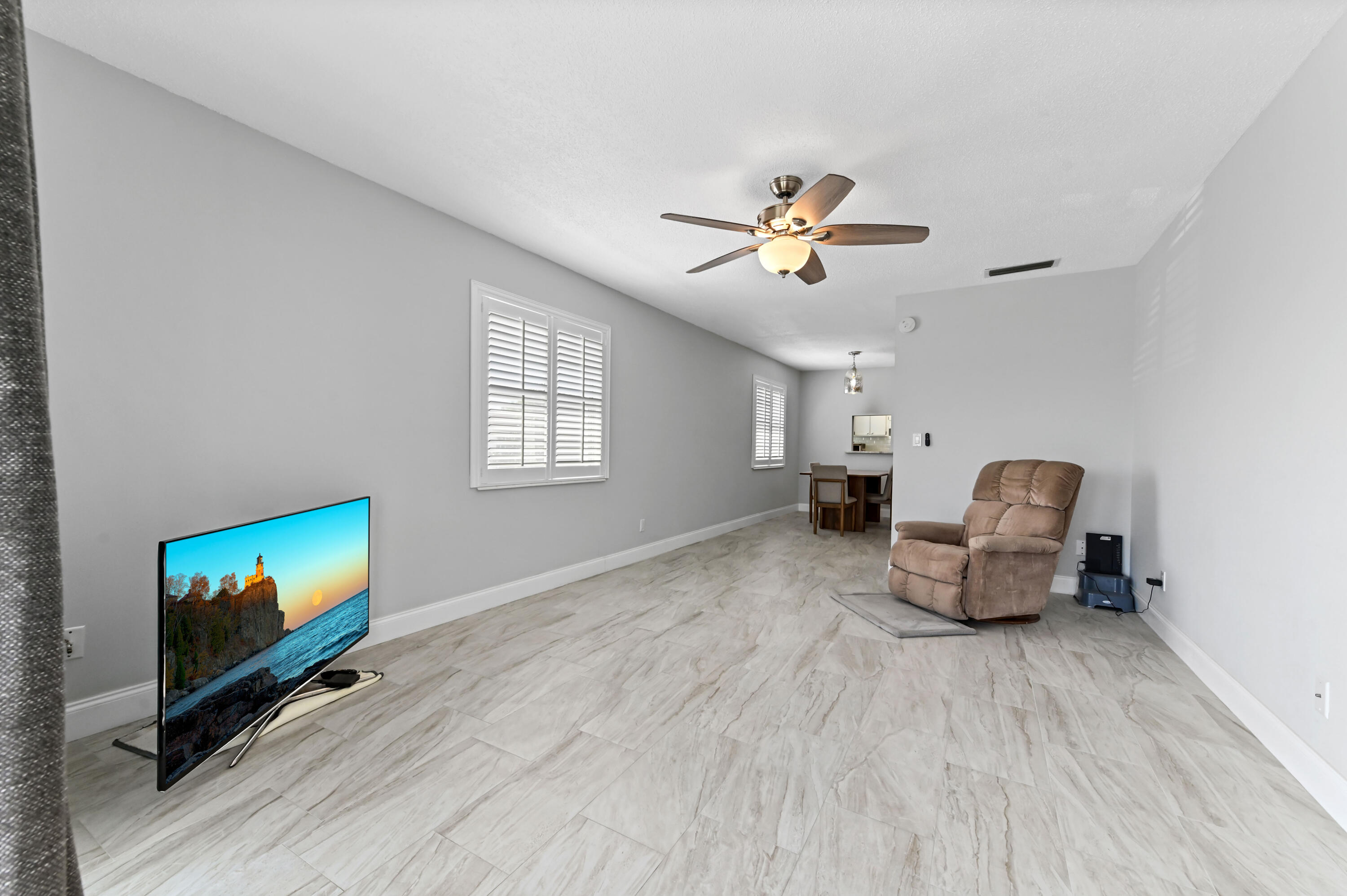 2600 Southeast Ocean Boulevard, Unit AA8 Stuart, FL 34996 - Photo 4 of 36 19 Living Room 03