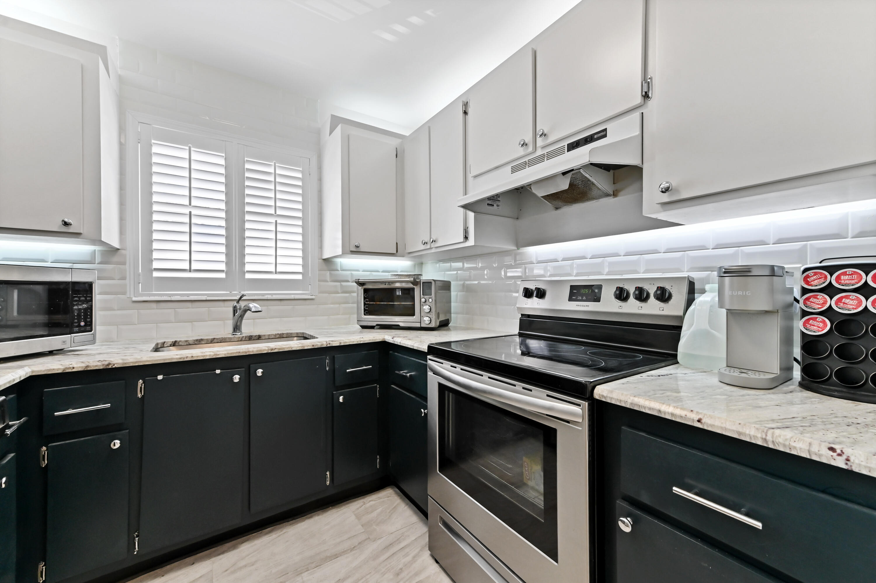 2600 Southeast Ocean Boulevard, Unit AA8 Stuart, FL 34996 - Photo 8 of 36 07 Kitchen 03