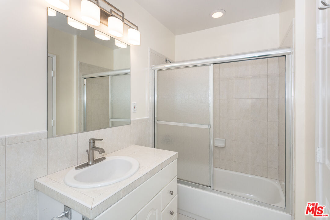 2536 Roscomare Road Los Angeles, CA 90077 - Photo 12 of 16