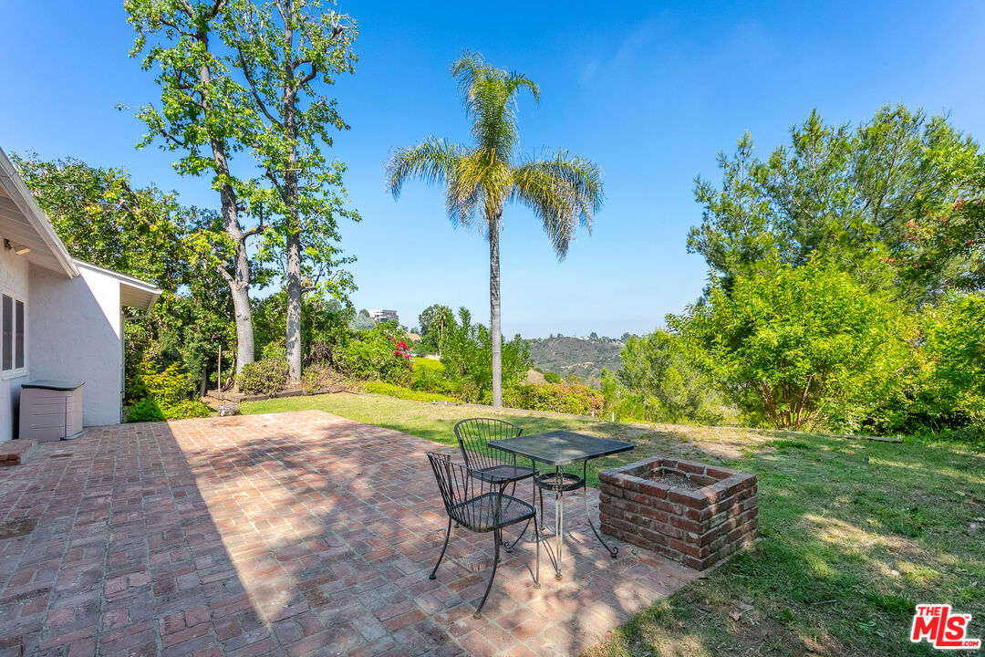 2536 Roscomare Road Los Angeles, CA 90077 - Photo 14 of 16