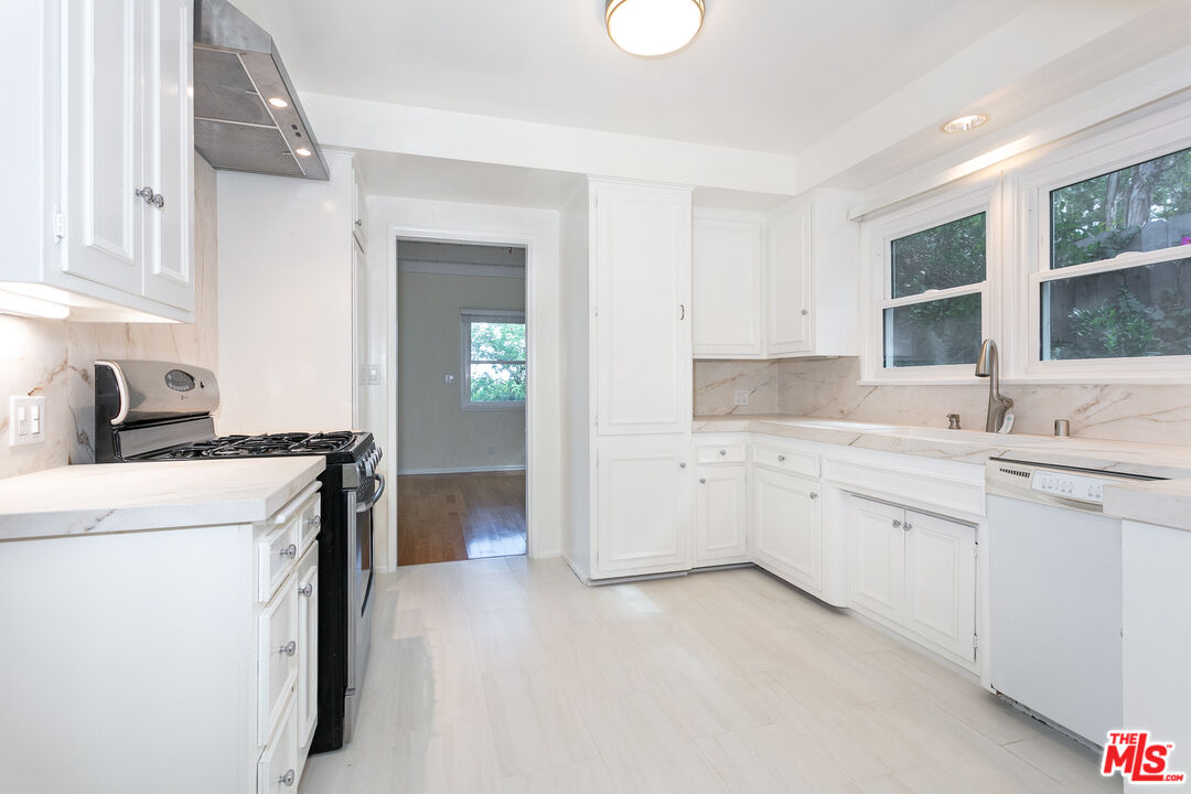 2536 Roscomare Road Los Angeles, CA 90077 - Photo 6 of 16