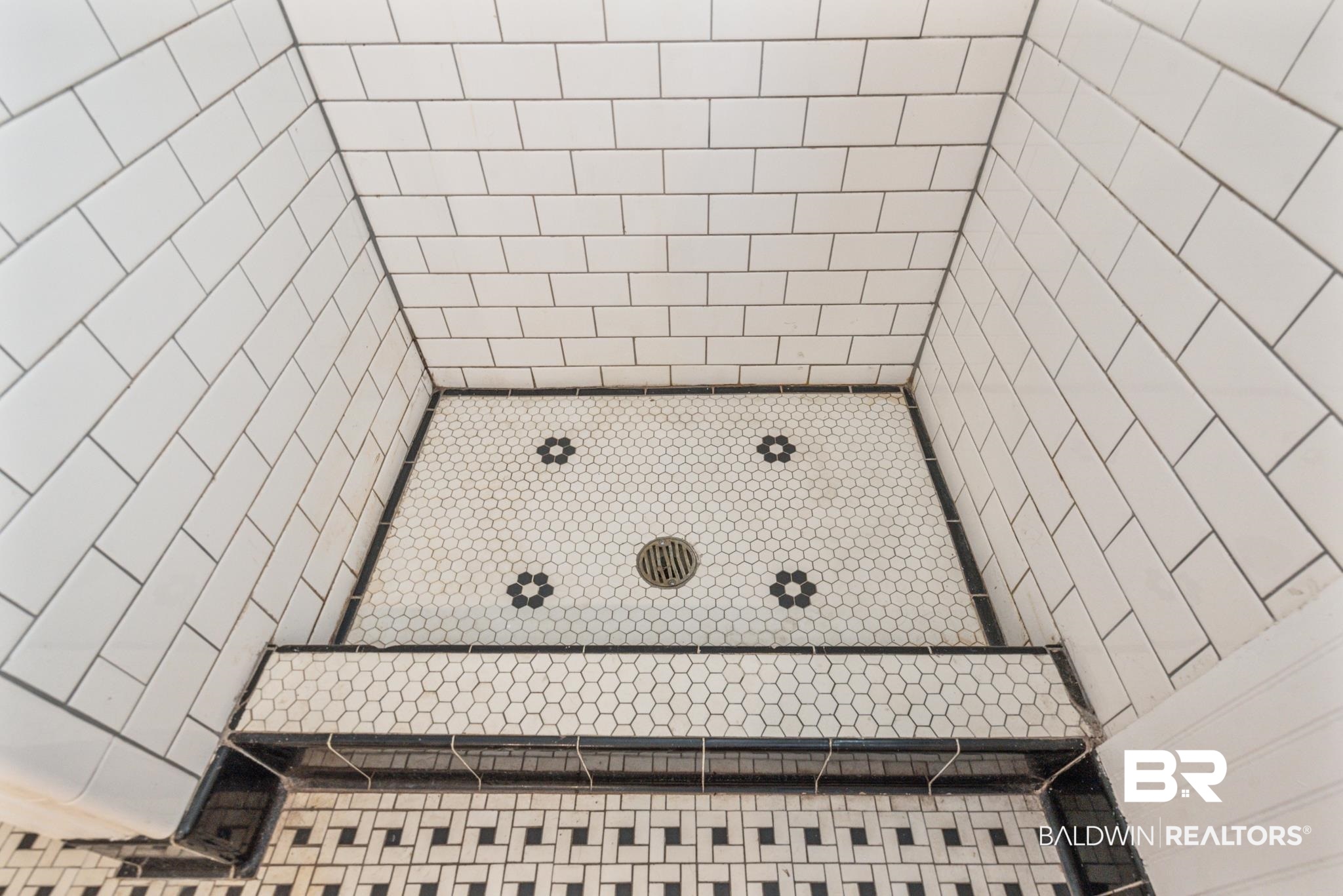 114 Crenshaw Street Mobile, AL 36606 - Photo 34 of 49 Bathroom featuring tiled shower