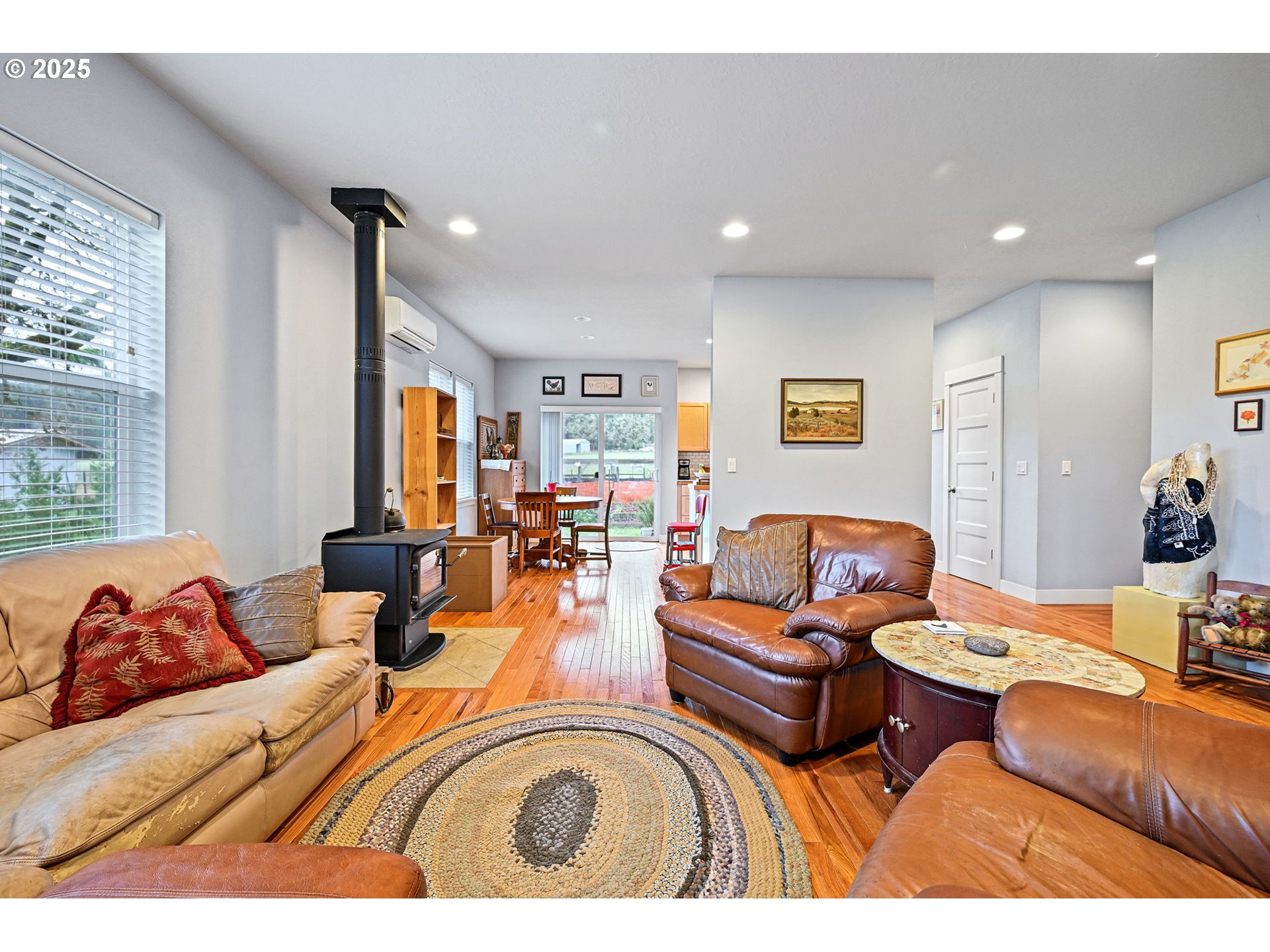 81645 Lost Creek Road Dexter, OR 97431 - Photo 12 of 44 Living Room
