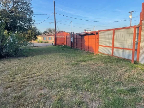 a view of a back yard of the house