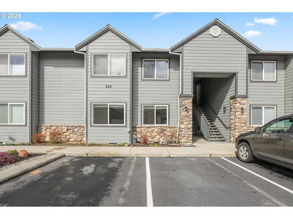 $370,000 | 240 Lone Pine Lane, Unit 5, The Dalles, OR 97058