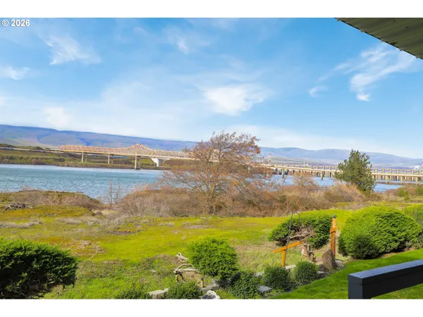 $370,000 | 240 Lone Pine Lane, Unit 5, The Dalles, OR 97058