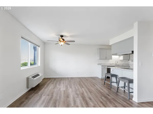 $370,000 | 240 Lone Pine Lane, Unit 5, The Dalles, OR 97058