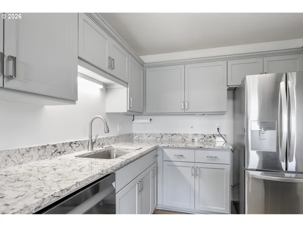 $370,000 | 240 Lone Pine Lane, Unit 5, The Dalles, OR 97058