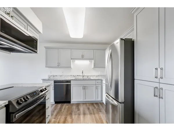 $370,000 | 240 Lone Pine Lane, Unit 5, The Dalles, OR 97058