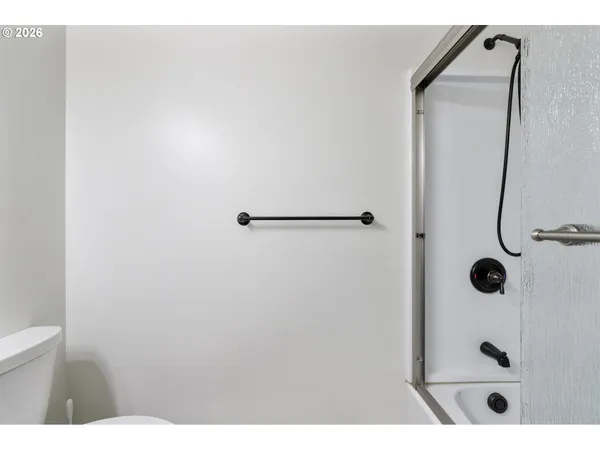 $370,000 | 240 Lone Pine Lane, Unit 5, The Dalles, OR 97058