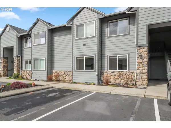 $370,000 | 240 Lone Pine Lane, Unit 5, The Dalles, OR 97058