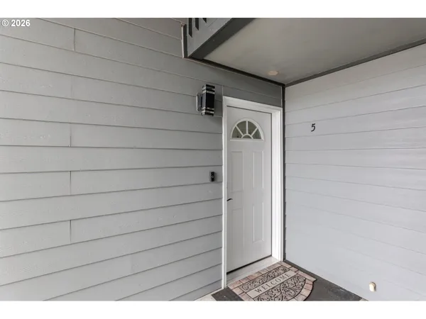 $370,000 | 240 Lone Pine Lane, Unit 5, The Dalles, OR 97058