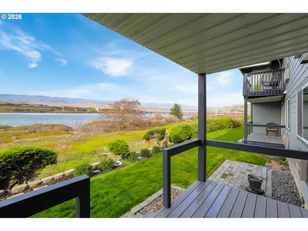 $370,000 | 240 Lone Pine Lane, Unit 5, The Dalles, OR 97058