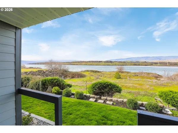 $370,000 | 240 Lone Pine Lane, Unit 5, The Dalles, OR 97058