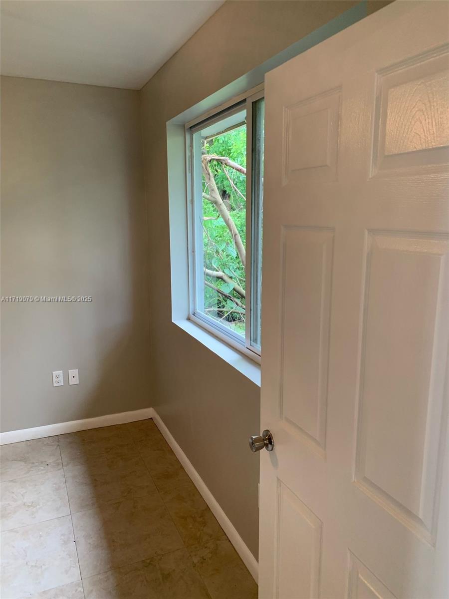 2250 West 5th Way Hialeah, FL 33010 - Photo 27 of 38