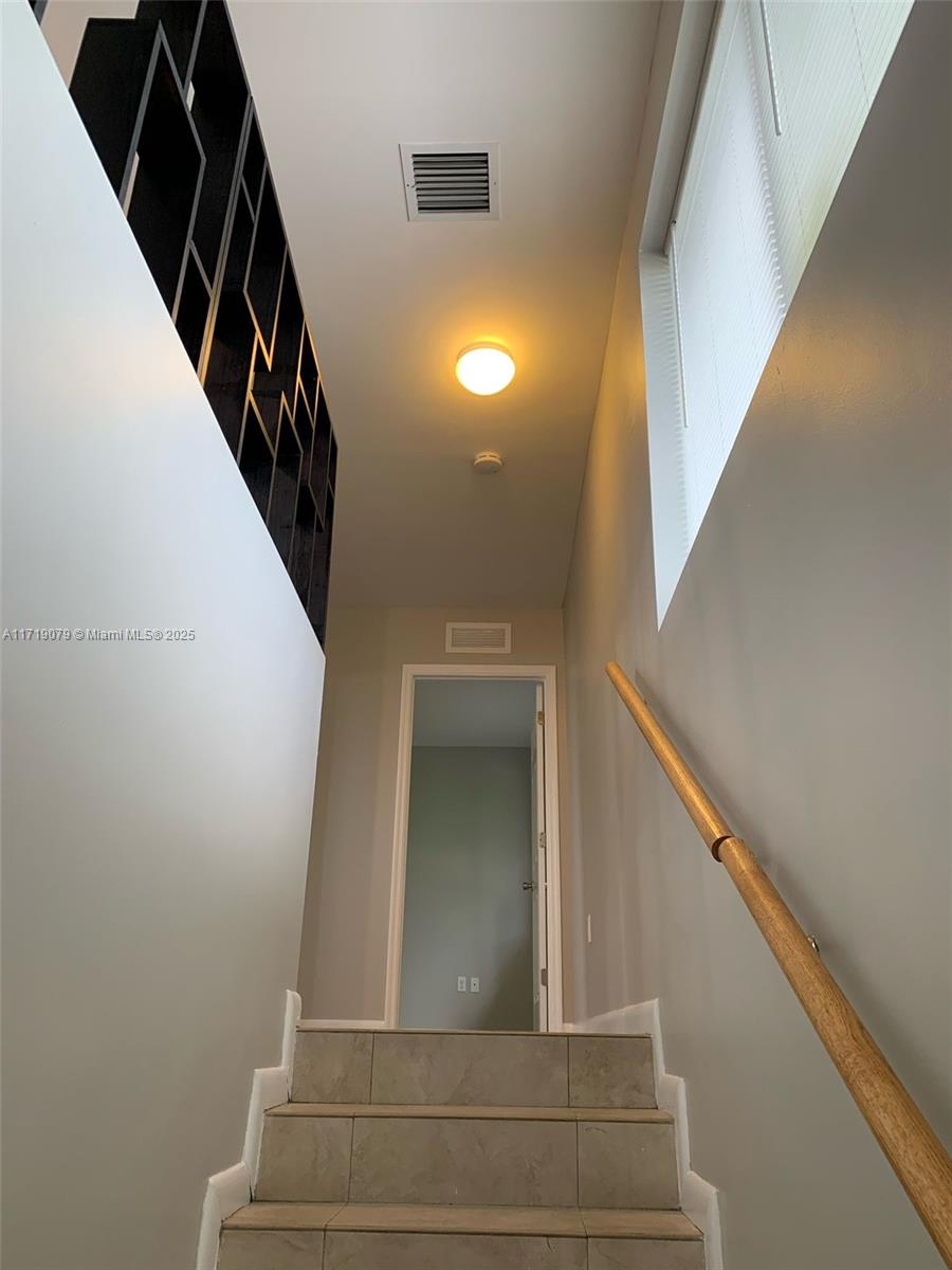 2250 West 5th Way Hialeah, FL 33010 - Photo 6 of 38