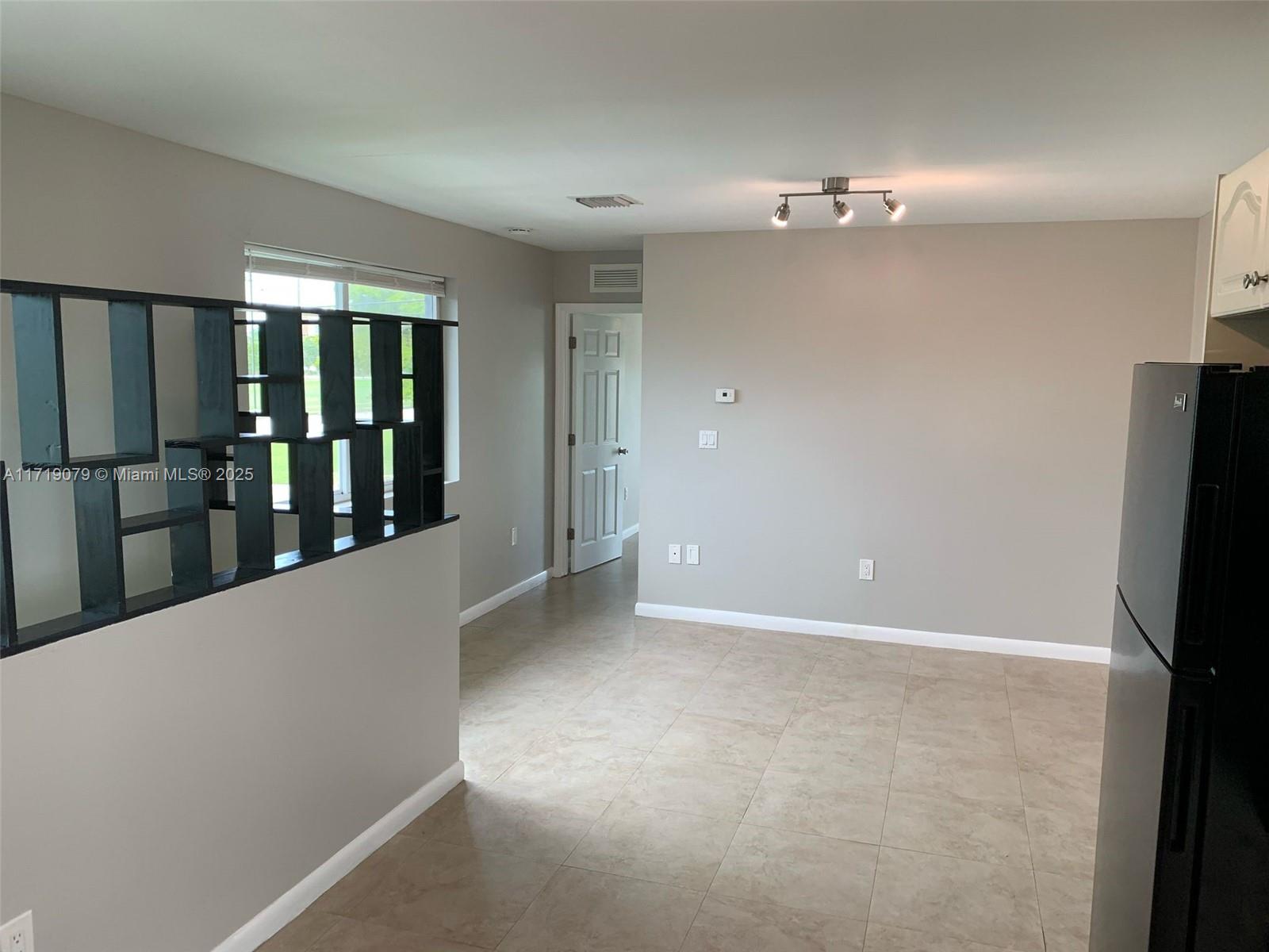 2250 West 5th Way Hialeah, FL 33010 - Photo 9 of 38