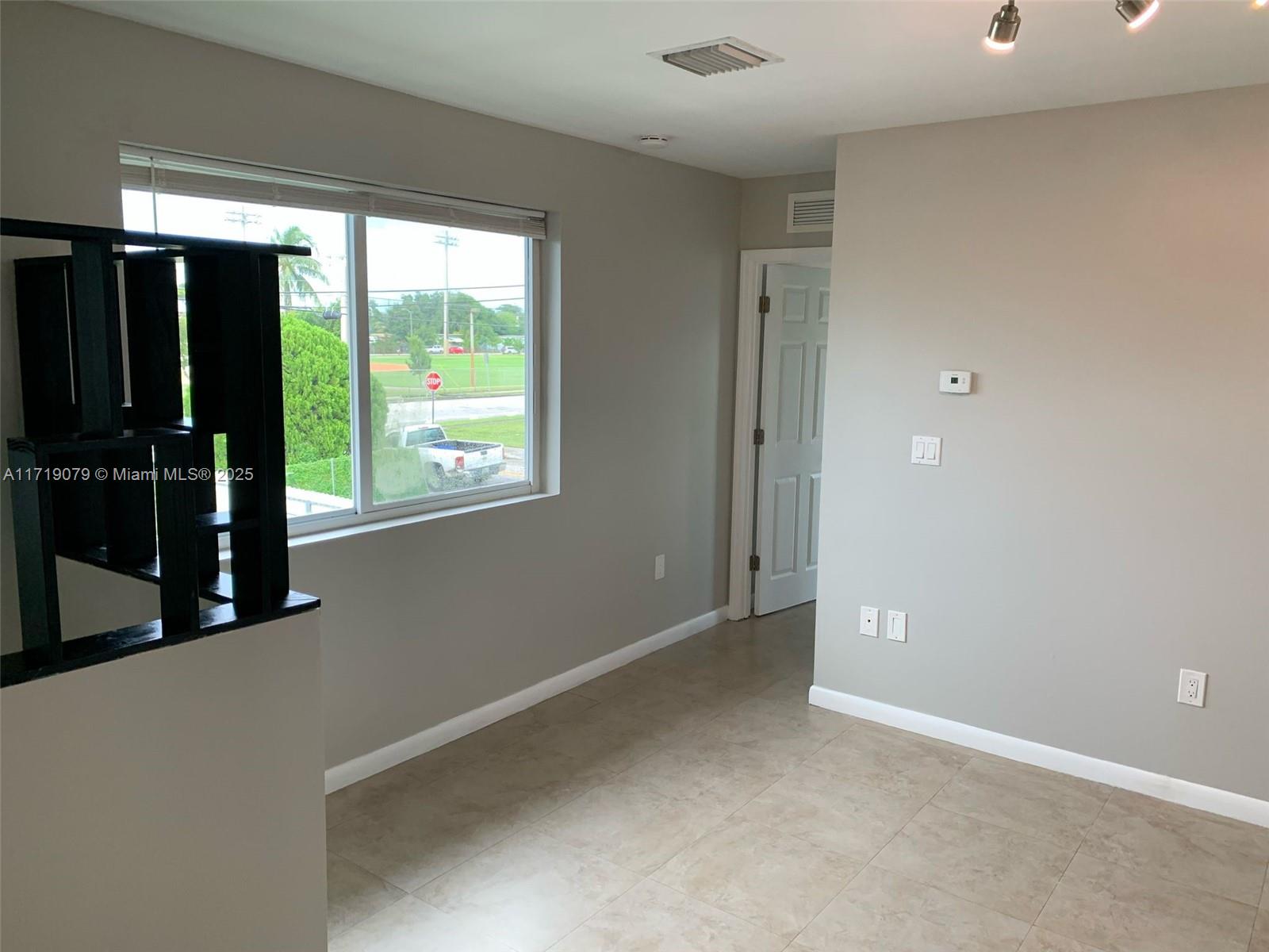 2250 West 5th Way Hialeah, FL 33010 - Photo 10 of 38