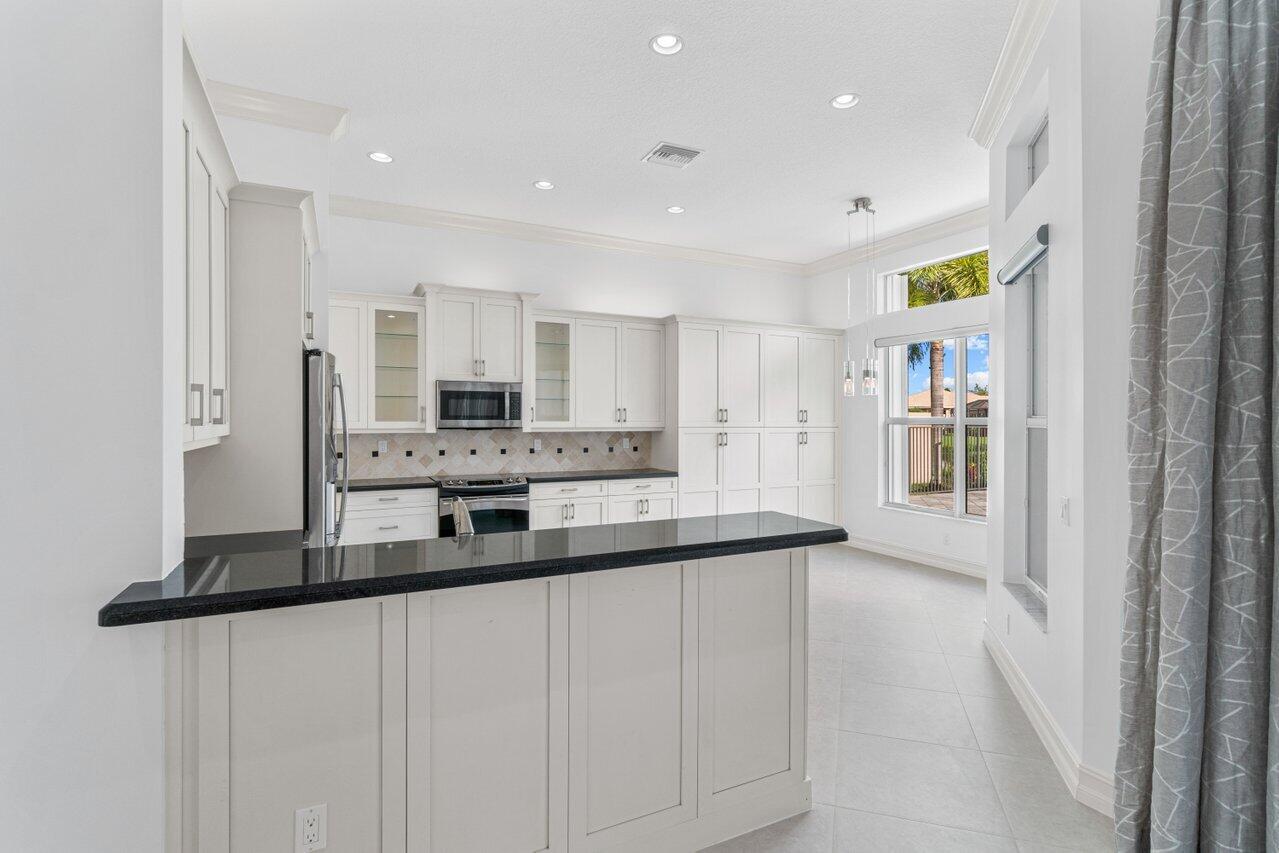9039 Ribbons Ridge Point Boynton Beach, FL 33473 - Photo 14 of 42 Kitchen
