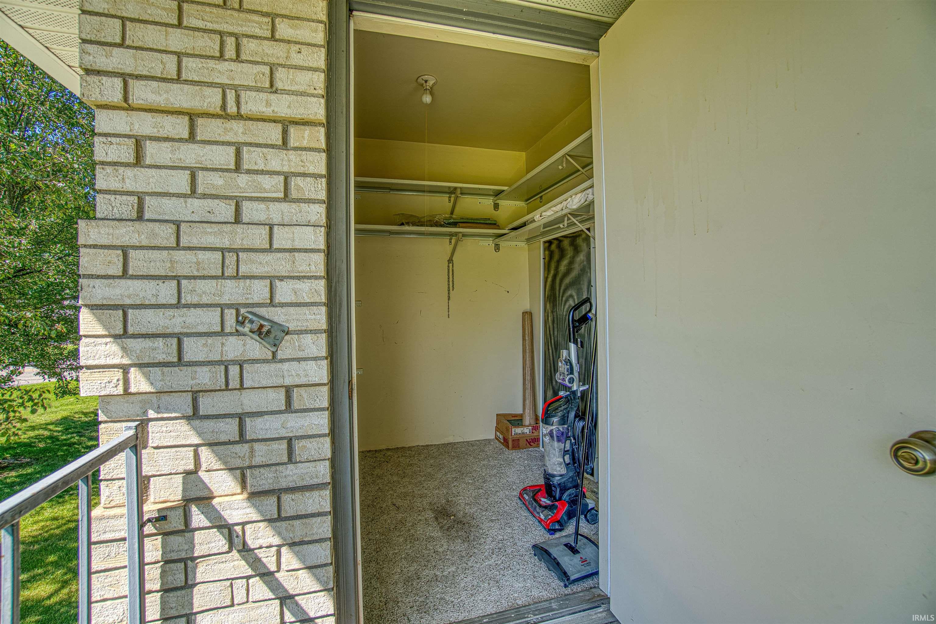 6518 Newburgh Road Evansville, IN 47715 - Photo 6 of 31 Gallery Image 6