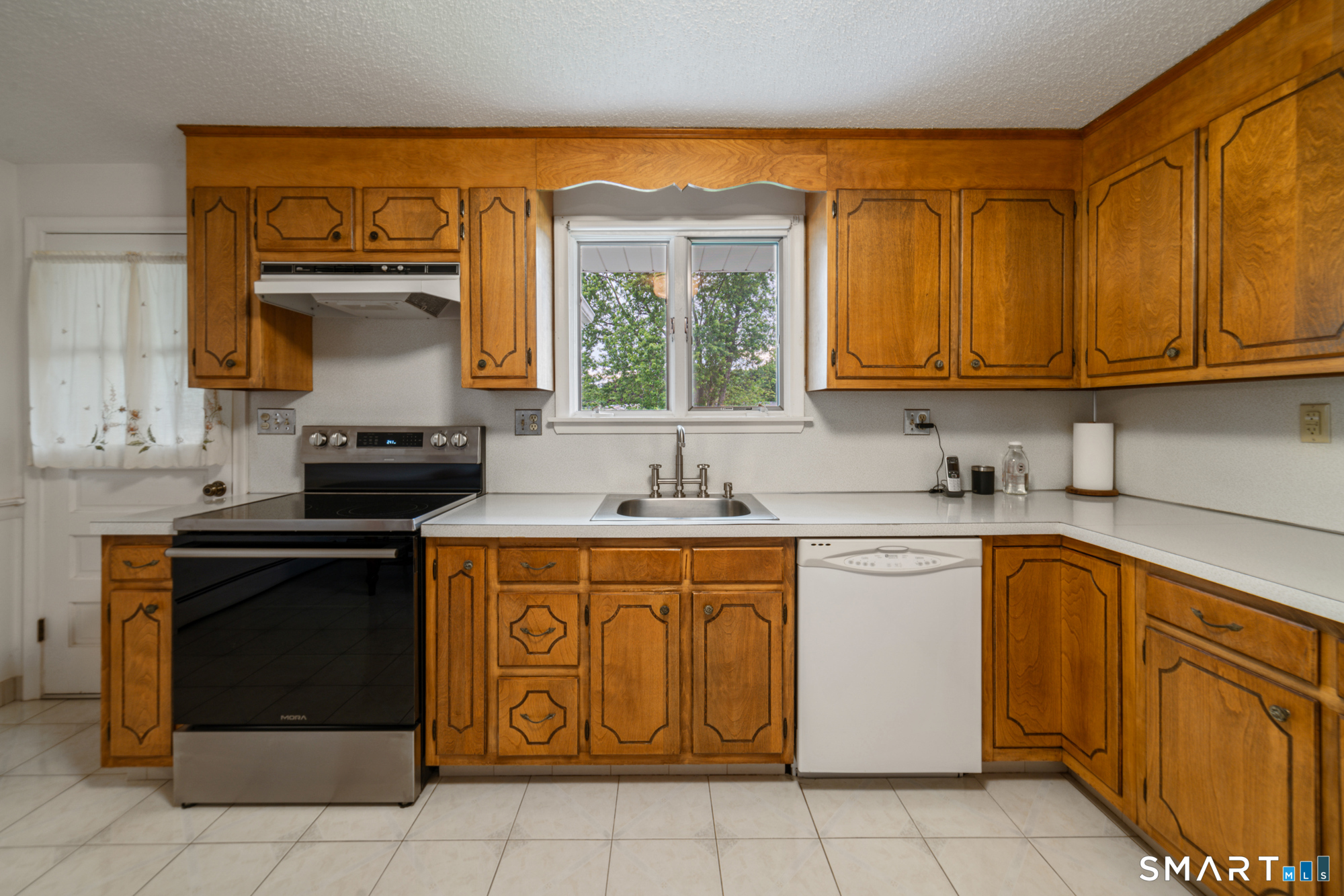 36 Cross Hill Road Wethersfield, CT 06109 - Photo 9 of 40