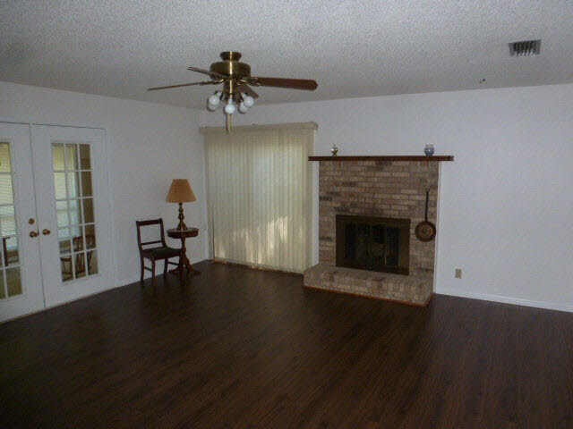 7640 Lake Road Bay Minette, AL 36507 - Photo 3 of 21 LIVING ROOM