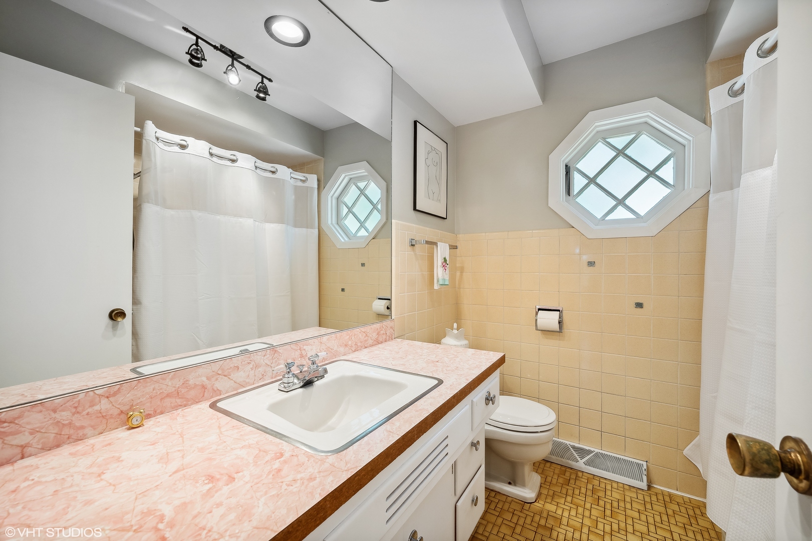 1544 Longvalley Road Glenview, IL 60025 - Photo 11 of 25 a bathroom with a sink a toilet and a mirror
