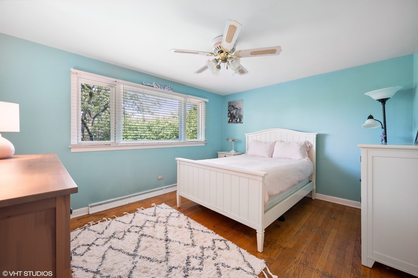 1544 Longvalley Road Glenview, IL 60025 - Photo 14 of 25 a bedroom with a large bed and a window