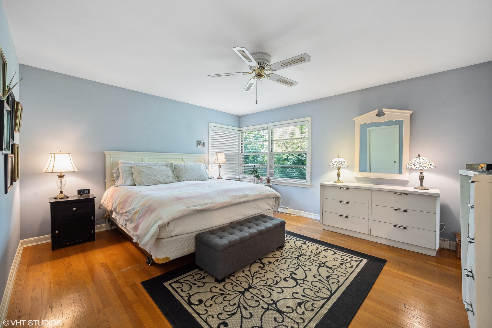 1544 Longvalley Road Glenview, IL 60025 - Photo 8 of 25 a bedroom with a bed and a dresser