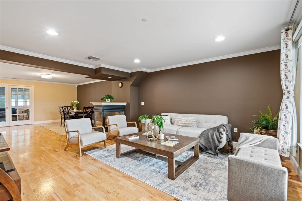 216 Rangeway Road, Unit 182 Billerica, MA 01862 - Photo 6 of 42 a living room with furniture and wooden floor