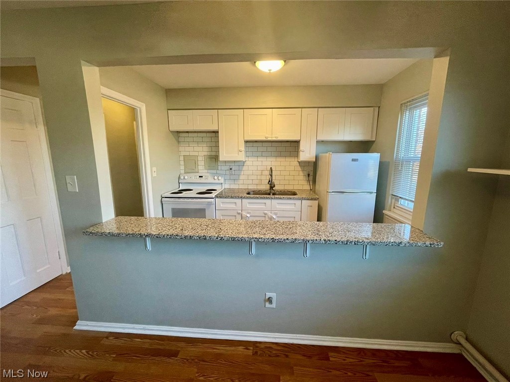 13833 Cedar Road, Unit 306A South Euclid, OH 44118 - Photo 7 of 12 Kitchen