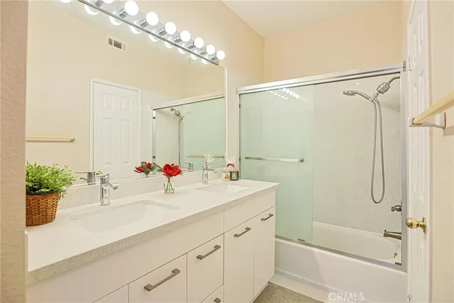 a view of utility room