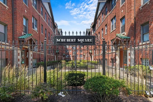 $1,350 | 3300 West Schubert Avenue, Unit 1C, Chicago, IL 60647