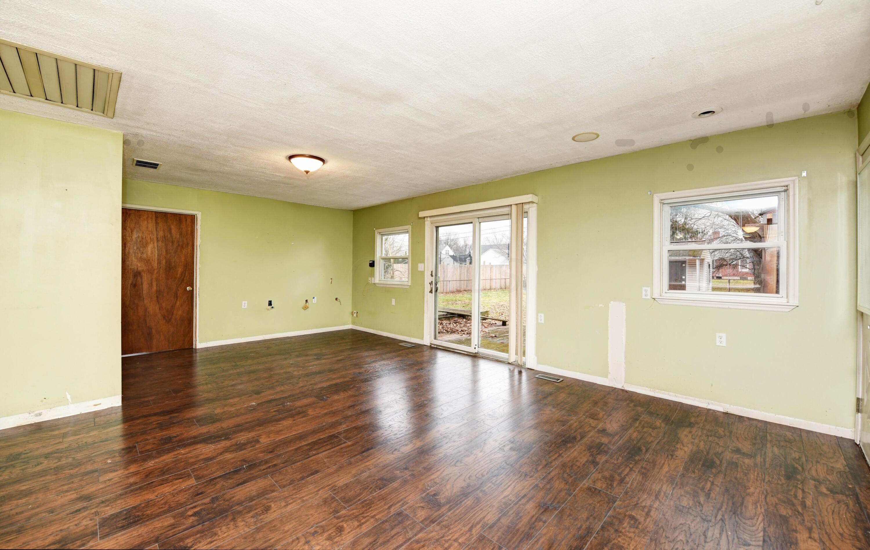 170 Stare Road Newark, OH 43055 - Photo 13 of 29 Living Room (2) (3)
