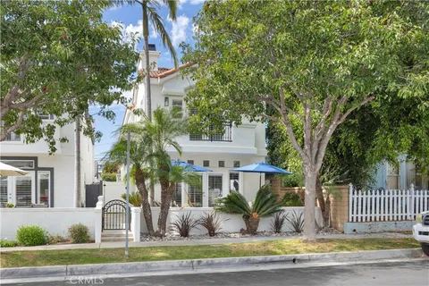 $1,795,000 | 605 California Street, Huntington Beach, CA 92648