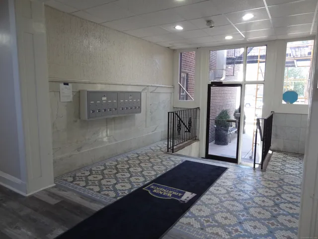 $1,995 | 2806 Fairfield Avenue, Unit 301, Bridgeport, CT 06605