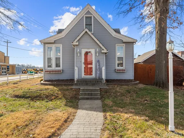 $285,000 | 103 North Rapp Avenue, Columbia, IL 62236