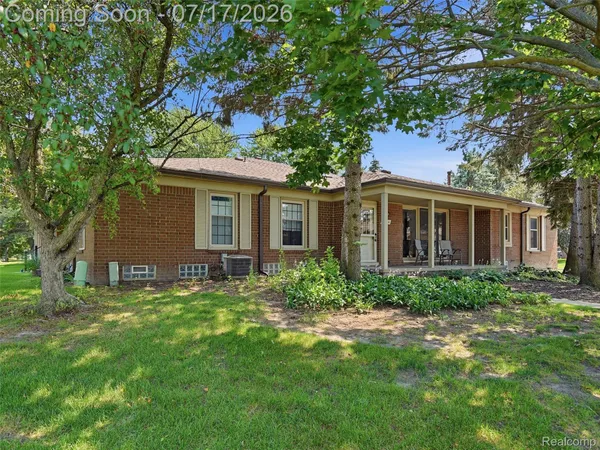 $260,000 | 49139 Conway Court, Unit 25, Utica, MI 48315