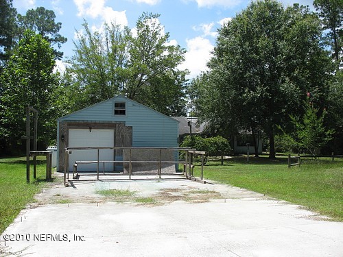 75122 Edwards Road Yulee, FL 32097 - Photo 3 of 8 a view of a house with a yard