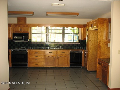 75122 Edwards Road Yulee, FL 32097 - Photo 8 of 8 a kitchen with a stove and a refrigerator