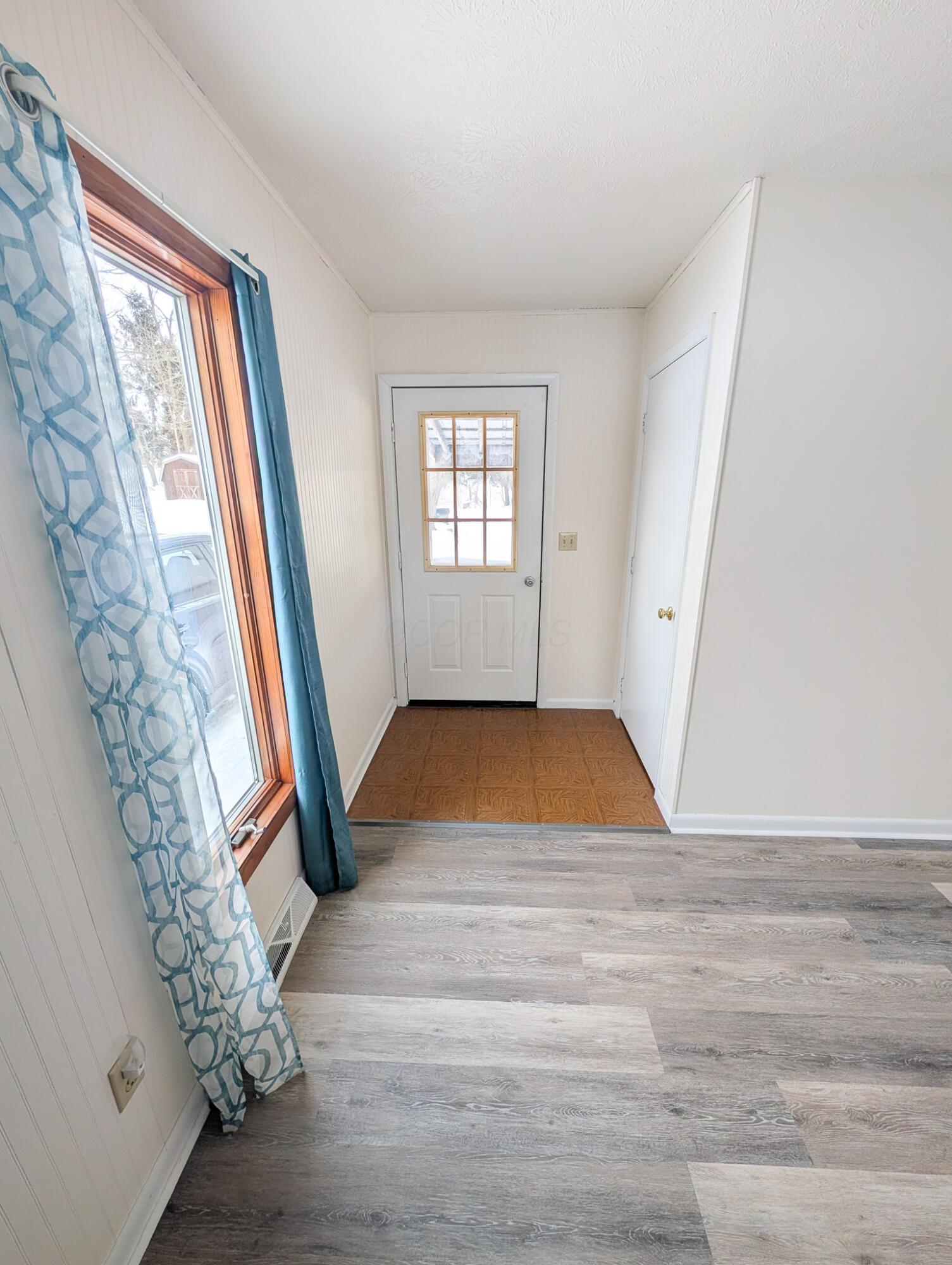 4351 Wilson Road Wooster, OH 44691 - Photo 14 of 59 entry way