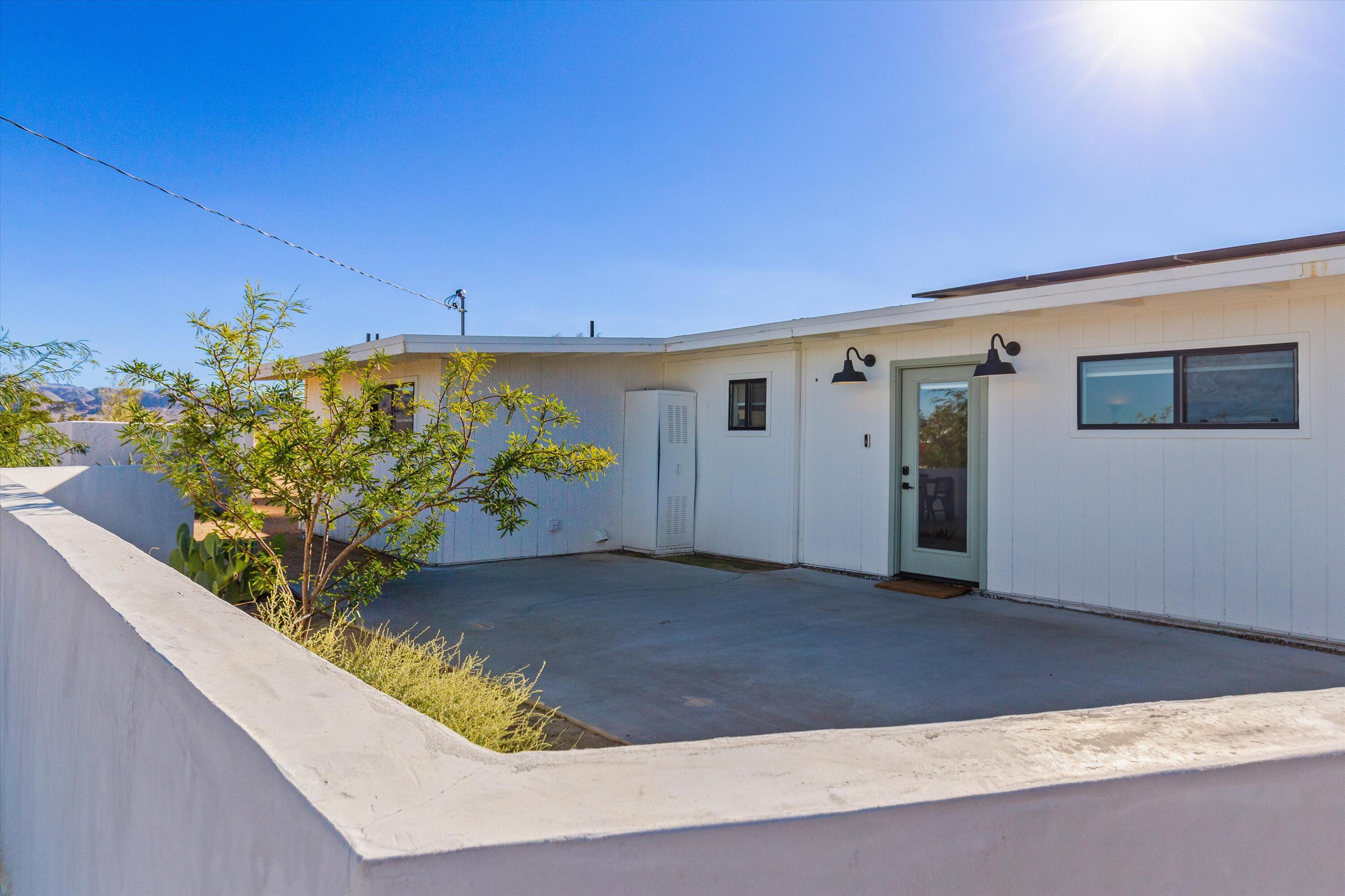 4610 Sunkist Road Joshua Tree, CA 92252 - Photo 11 of 55 a view of a terrace